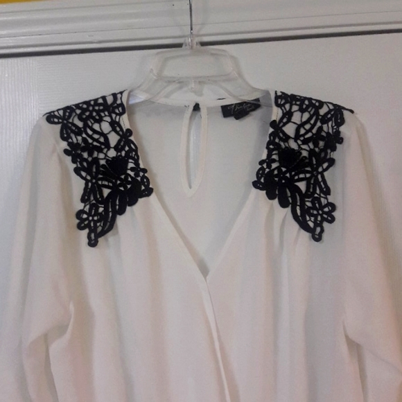 Thalia Sodi blouse - Picture 2 of 4